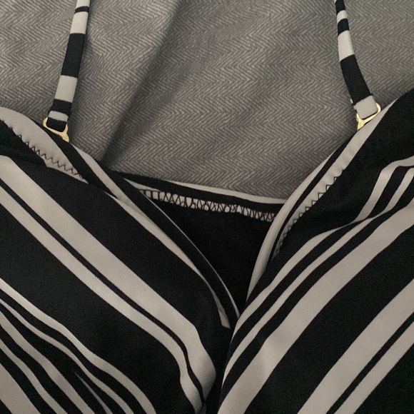 Women’s swim top - Picture 2 of 3